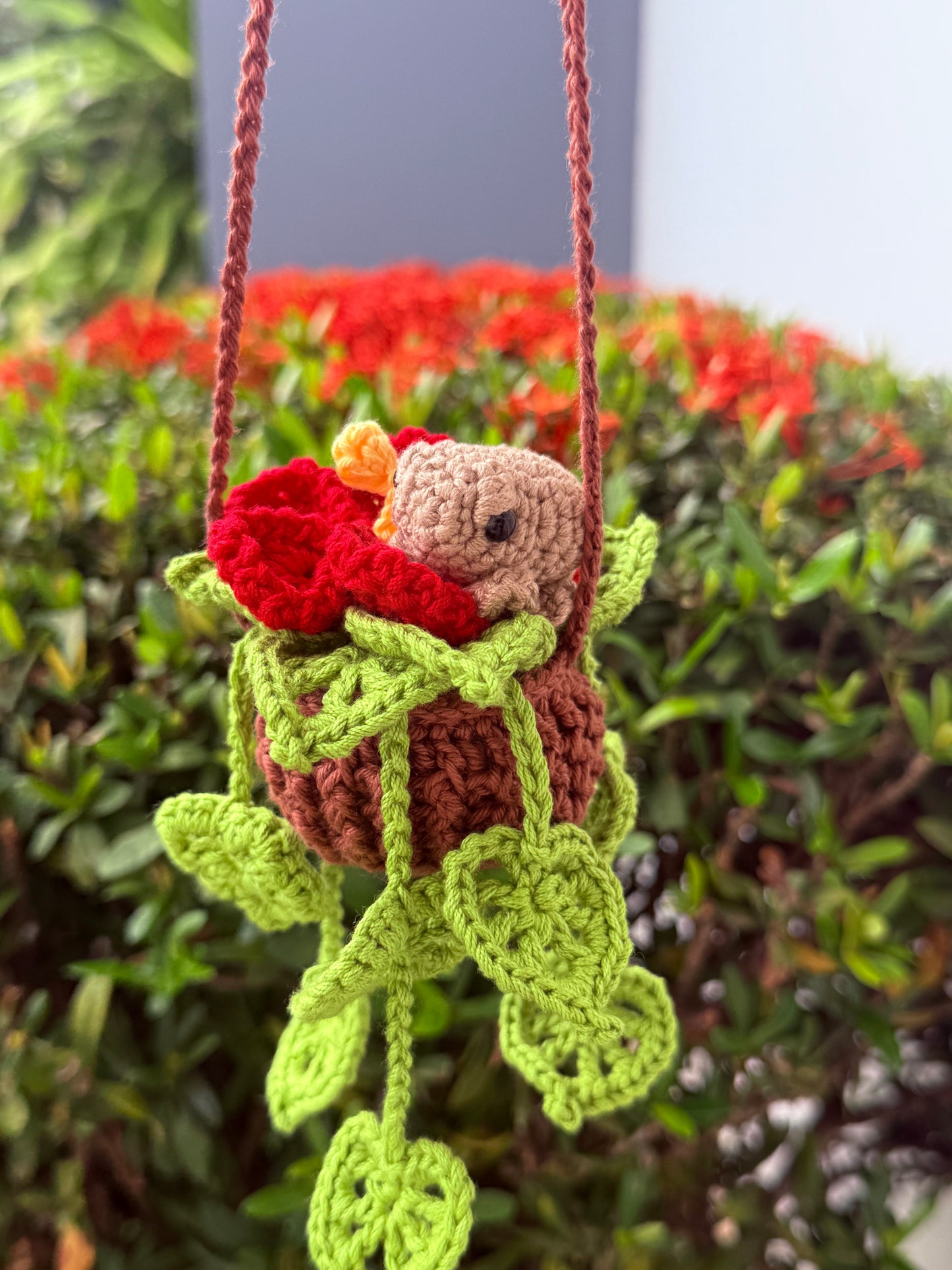 Colgante de Maceta en Crochet con Flor de Maga y Coquí | Decoración Artesanal Puertorriqueña